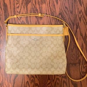 COACH Purse, barely used!